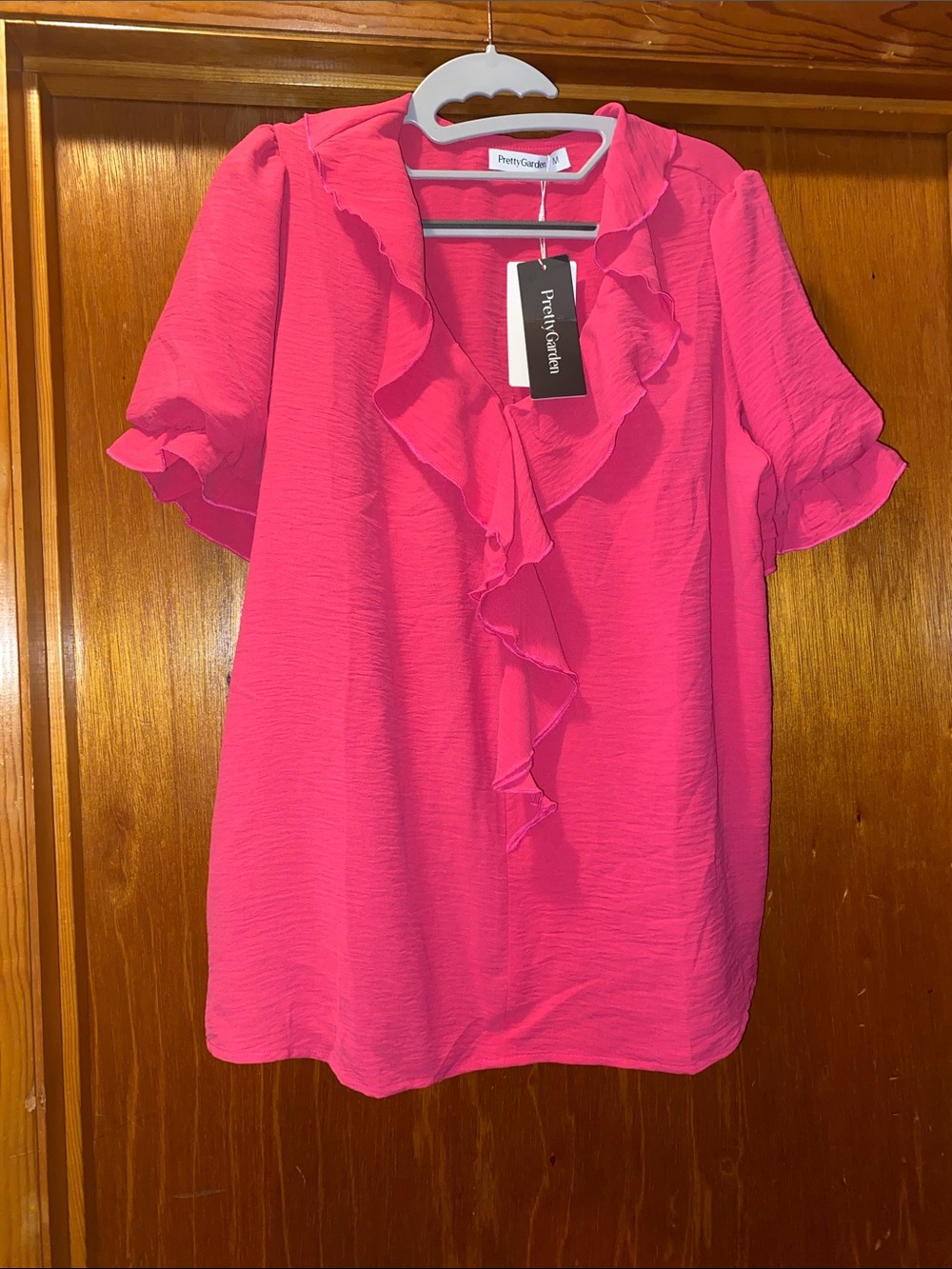 Pretty Garden Ruffle V-Neck Short Sleeve Top Fuchsia Size M Pit To Pit 20”x24”L